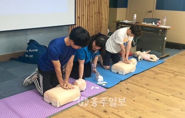 홍성교육지원청(교육장 고옥심)은 지난 11일부터 12일까지 이틀간 중회의실에서 관내 초·중·고등학교 교사 23명을 대상으로 현장체험학습 안전역량강화 직무연수를 실시했다.