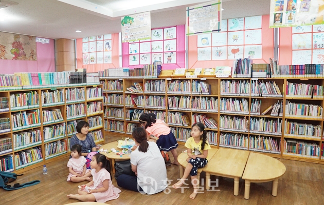 마을공동체 책으로 소통… 꿈·희망 ‘쑥쑥’ 꿈나무도서관