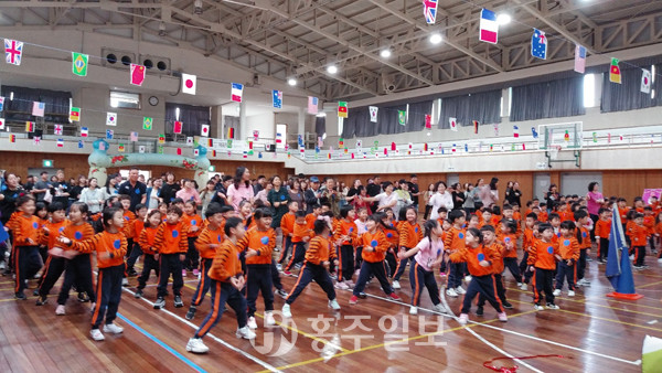 지난 8일 열린 ‘부모님과 함께하는 행복 놀이 축제’.