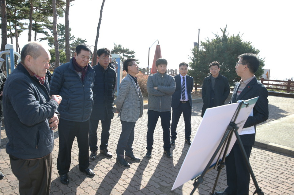 홍성군의회 예결특위는 군이 상정한 본예산의 타당성 여부를 확인하기 위해 현장을 방문하고 있다.