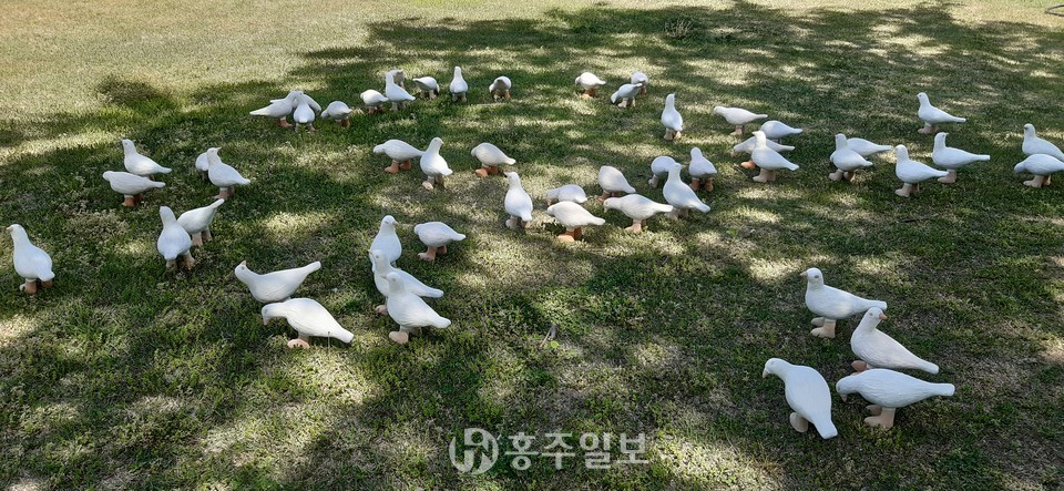 '자유와 비상', 테라코타, 전만성 작가