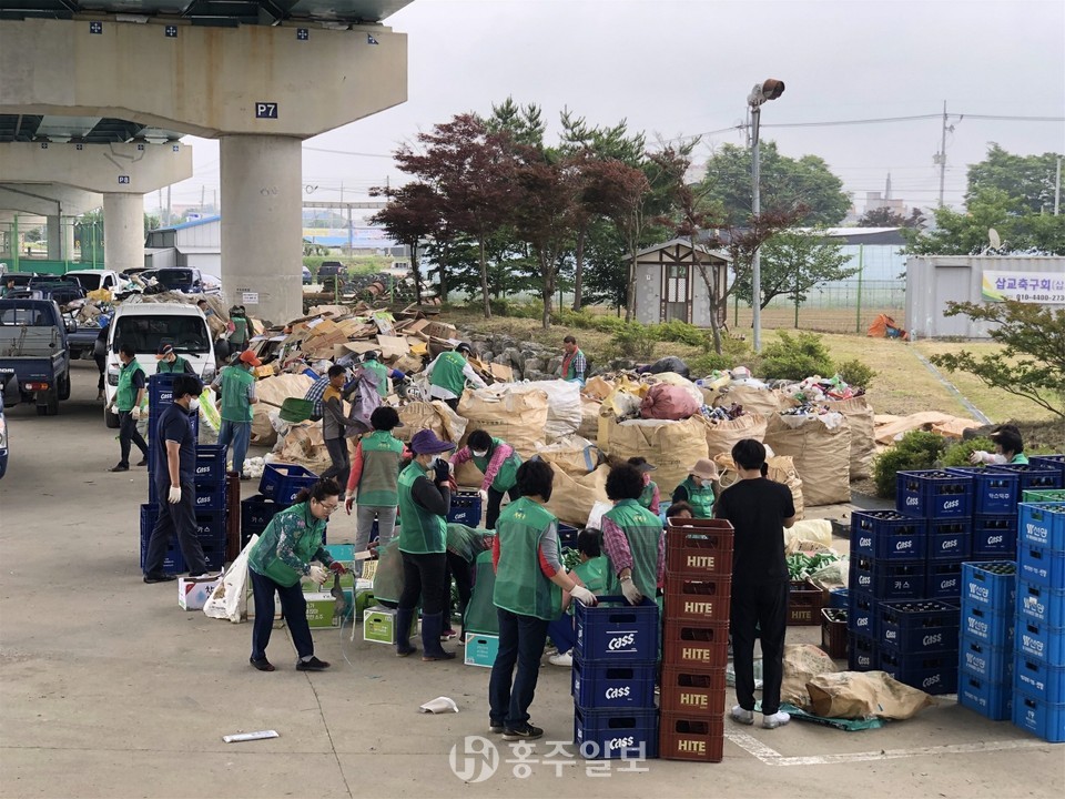 삽교읍 2분기 숨은 자원 모으기 행사 모습.