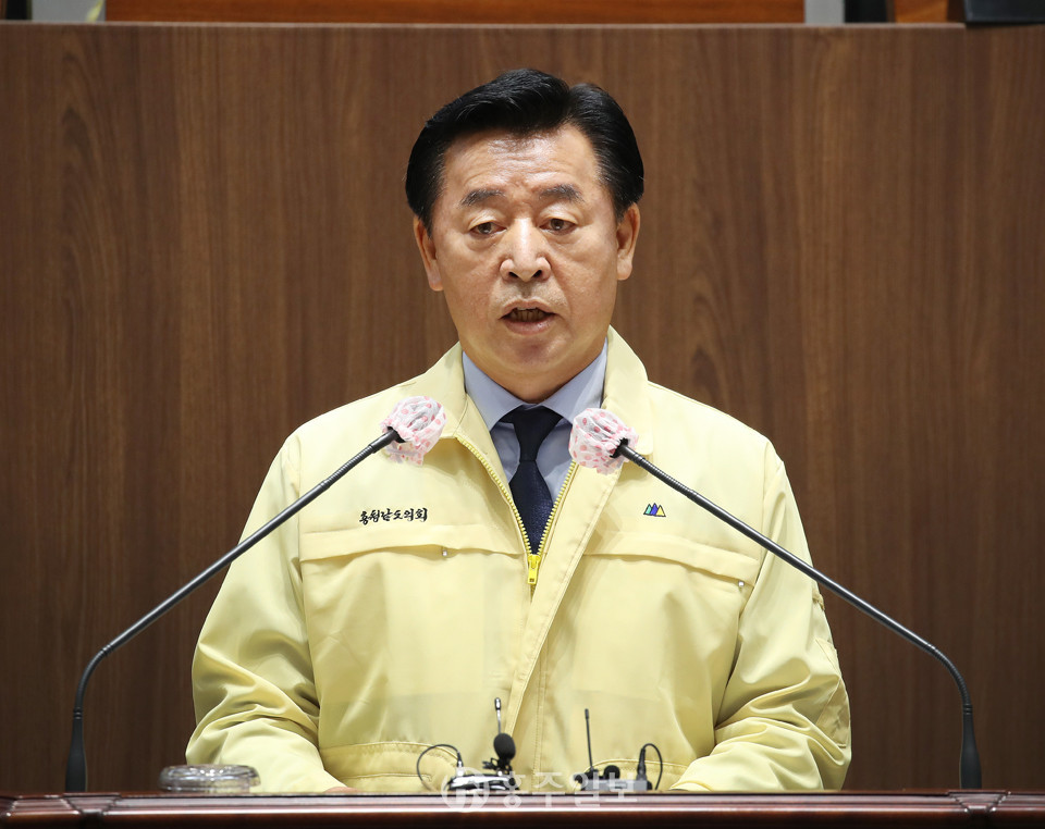 충남도의회 이종화 부의장이 제321회 정례회 4차 본회의에서 5분 발언을 하고 있다.