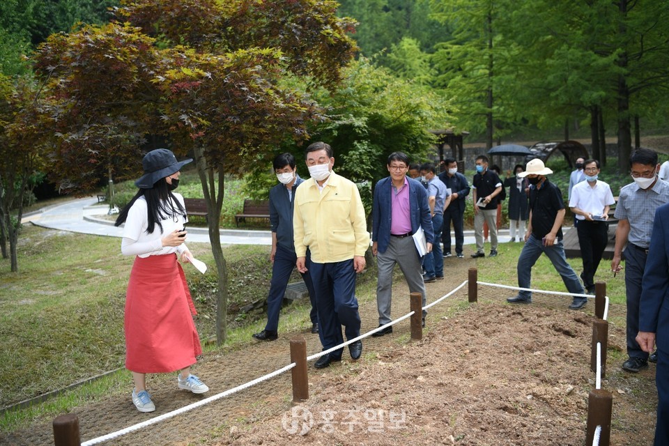 삽티공원 마을공동체 정원에서 진행된 간담회 모습.