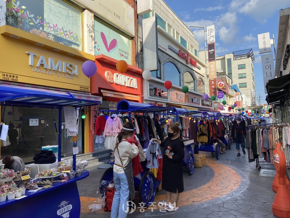 명동상가에서 ‘리어카데이’를 위해 마련한 전용 매대.