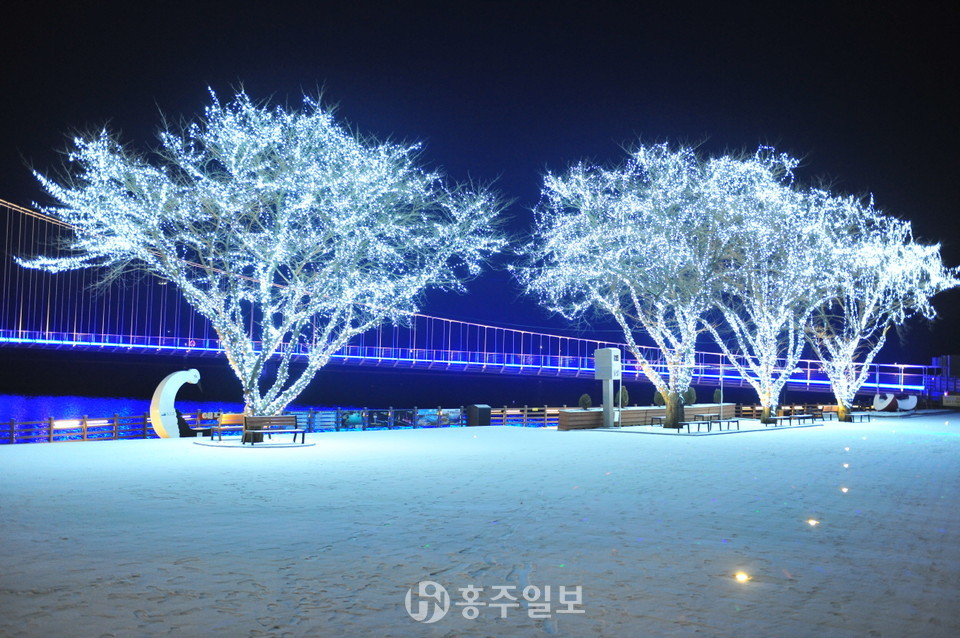 예당호 출렁다리 문화광장 야간경관조명.