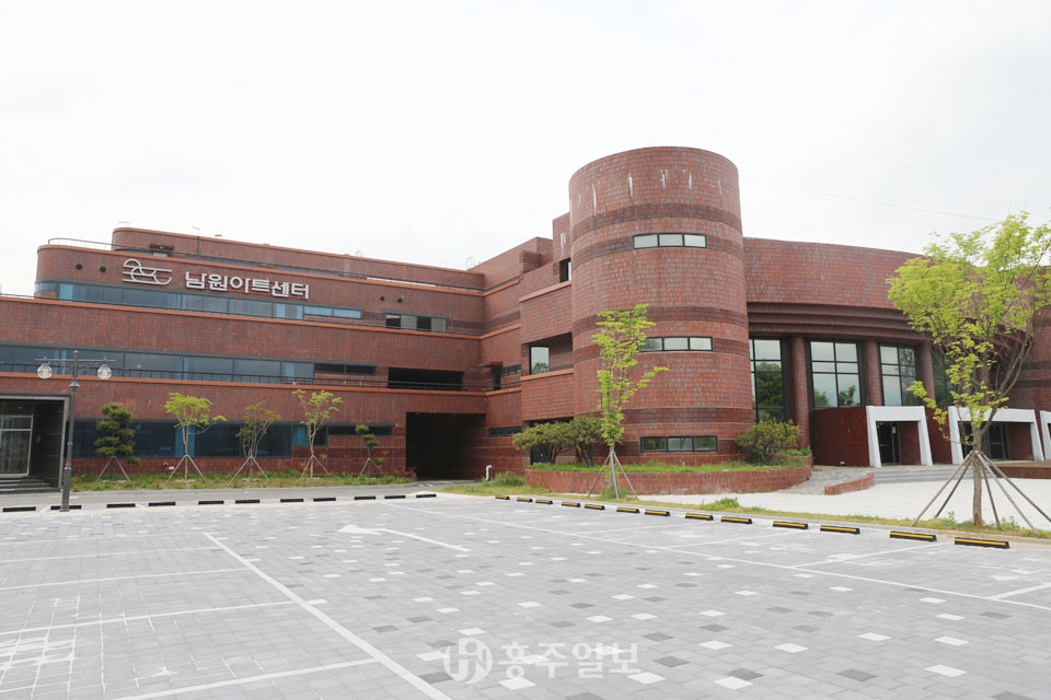 옛 남원KBS방송국이 남원아트센터로 새로 단장한 모습.