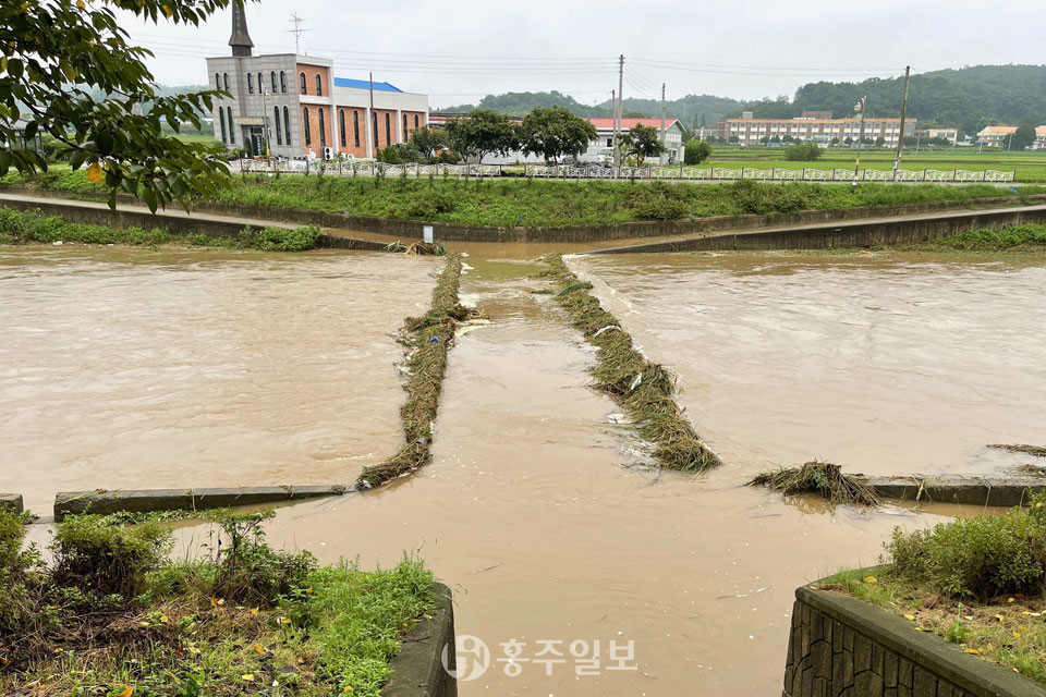 지난해 침수된 신대세월교의 모습.