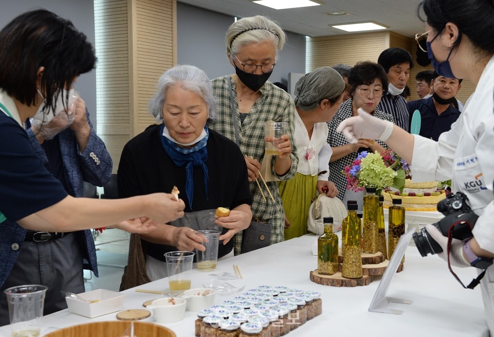 가공상품 품평회 진행 모습.