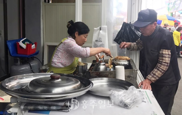 34년 역사와 전통의 맛을 자랑하는 호떡가게.