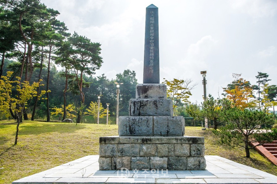 백야공원의 ‘대한독립군총사령백야김좌진장군추념비’