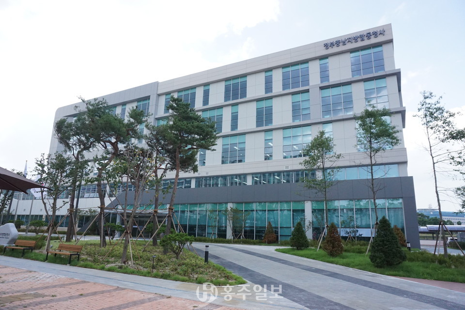 홍성군선거관리위원회가 새로 이전하게 되는 홍북읍 도청대로에 최근 완공된 정부충남지방합동청사 전경.