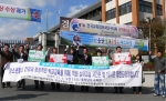 충남지역 20여개 교육,시민단체 대표들은 지난 2일 충남교육청 앞에서 기자회견을 열러 학원의 심야학습을 밤 10시로 제한하라고 촉구했다.