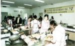 ‘이주여성을 위한 한국전통요리 강습’ 홍성로타리클럽(회장 장인훈)에서는 국제봉사의 일환으로 매주 화요일 국제결혼 이주여성을 위한 요리 강습을 실시하고 있다.