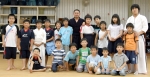 수련을 마치고 전병구 관장과 관원들은 즐거운 시간을 보낸다.