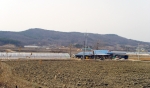 기와집 형상의 산 아래 동향판국에 양택 명당