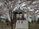 마살미동산의 정자. '연각정'이란 현판이 눈길을 끈다.