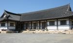 전라남도가 행복마을 사업을 통한 한옥펜션 등을 건립, 한옥민박 사업으로 소득을 올리고 있다.