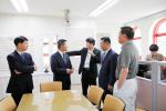 지난 26일 주민복지과 행정감사에서 의원들이 드림스타트센터를 현장 방문해 담당자의 설명을 듣고 있다.