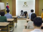 농협홍성군지부는 지난달 27일 최기용 지부장 및 직원 30여명이 참석한 가운데 고객행복가치 실천을 위한 다짐 행사를 열었다. 이날 행사에서는 '고객행복 생명지킴이' 교육의 일환으로 긴급상황대처를 위한 심폐소생술 등 응급처치 요령 등을 실습했다.
