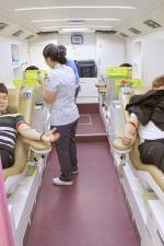 한국폴리텍대학 홍성캠퍼스(학장 정인화) 학생, 교직원 등 109명은 지난 17일 학교를 방문한 대한적십자사 헌혈버스에서 헌혈에 참여해 따뜻한 생명의 온기를 나눴다.