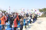 지난 7일 장곡면 기미3·1운동기념공원에서 열린 제95주년 장곡기미 3·1운동 기념식에서 참자들이 대한독립만세를 외치고 있다.