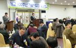 덕명초등학교 개교100주년기념사업회 최건환 회장이 경과보고를 진행하고 있다.