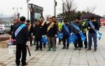 홍성읍(읍장 조승만)은 지난 6일 봄을 맞아 홍성을 찾는 관광객 및 읍민에게 아름답고 깨끗한 환경을 제공하기 위해 읍직원, 군 환경과 직원, 홍성역 직원 등 50여 명이 참여한 환경정화 활동 및 캠페인을 벌였다.