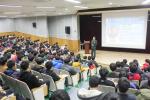 장재환 중장이 홍성고등학교를 찾아 특강을 하고 있다.