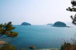 전남 여수시 돌산도 앞바다. 경남 남해군과 해상경계에 대해 갈등을 빚는 가운데 해상경계의 원칙은 국제해양법상 육지와 육지 또는 섬과 섬사이의 중간지역을 경계기준선으로 결정해야 한다는 판결이 대법원과 헌법재판소 등에서 이뤄지고 있다.