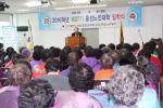 홍성노인대학 27기 입학식에서 이범화 지회장이 인사말을 하고 있다.