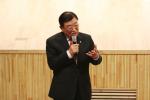 여론조사 실시 여부 질의에 대해 답변하고 있는 김석환군수