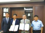 NH농협은행 홍성군지부는 홍성고등학교와 18일 교육기부활성화를 위한 행복채움금융교실 협약을 체결하고 금융교육 프로그램 개발 및 운용 등을 상호 협력하기로 결정했다.
