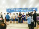다문화가정 이주여성들을 위해 홍성군과 조양로타리클럽에서는 서부면 보티카이 이 6가구에 대해 친정방문 지정서와 70만원 상당의 생활필수품이 담긴 선물을 전달했다.