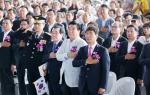 지난 15일 천안 독립기념관에서 열린 제71주년 광복절 경축식에서 안희정 충남도지사는 우리 대한민국은 2차 대전 승전국으로, 71년 전 오늘을 승전일로 기록하고 승전일로 기념해야 한다”라고 역설했다. 그러면서 안 지사는 21세기를 평화의 시대로 만들기 위해 미국과 중국, 일본 등 한반도를 둘러싼 주요 국가들의 외교·안보 전략상 변화를 촉구했다. 이날 광복절 경축식은 안 지사와 생존 애국지사, 독립유공자, 시장·군수, 광복회 등 보훈 관련 단체 회원, 도청 직원 등 700여 명이 참석한 가운데 진행됐다.