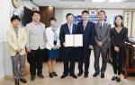 홍성군은 지난 13일 삼화페인트공업(주) 중앙연구소와 노인교통안전 컬러디자인 업무 협약식을 갖고 정부3.0 국민디자인 특화과제 성공적 추진을 위해 협력을 강화하기로 했다.