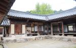 명재 윤증고택 안채 전경.