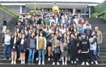 갈산고등학교(교장 전종현) 2학년 학생들은 지난달 25일부터 28일까지 3박 4일간 제주도로 수학여행을 다녀왔다. 사진은 제주 민속자연사 박물관 앞에서의 기념 촬영.