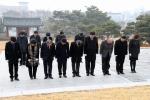 홍성군의회(의장 김덕배)는 지난 1일 충령사를 참배하며 정유년 새해를 맞이했다. 김덕배 의장은 “새로운 마음으로 홍성 발전과 군민 행복을 위해 최선을 다하겠다”고 밝혔다.