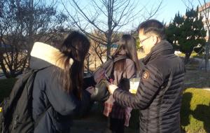 홍성여자고등학교(교장 유병대)는 지난 14일 화이트데이를 맞아 제자들에게 사랑을 고백하며 정성껏 사탕을 선물로 건네는 특별 이벤트가 개최돼 눈길을 끌었다.