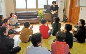 홍성군보건소는 이달부터 12월까지 지역사회 유관기관과 협조해 관내 16개 경로당을 대상으로 어르신 건강증진활동 및 건강정보를 제공하는 건강텃밭 청춘경로당 사업을 운영 중이다.