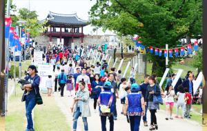 지난해 홍성역사인물축제 참가인들 모습.