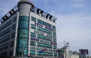 홍성군에서 개별공시지가 최고를 기록한 홍성읍 오관리에 있는 하나빌딩 전경.