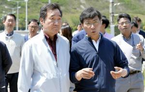 보령댐을 방문한 안희정 충남도지사와 이낙연 국무총리.