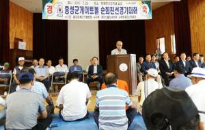 게이트볼장곡분회 윤용인 분회장이 인사말을 하고 있다.