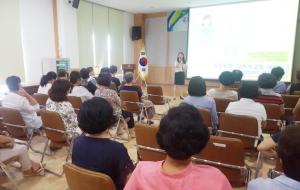 충남서부보훈지청(지청장 안기선)은 지난 4일 BOVIS(이동보훈복지서비스) 선포 10주년을 맞아 보훈섬김이들의 노고를 위로하고 현장의 소리를 듣기 위한 간담회를 실시했다. 이날 행사는 처 창설 기념식을 통한 보훈섬김이 표창 전수식 등으로 진행됐다.