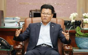김덕배 의장은 민간단체에서 단체장으로 오랫동안 활동하다가 제7대 홍성군의회 입성한 초선의원으로서 후반기 의장을 맡았다.
