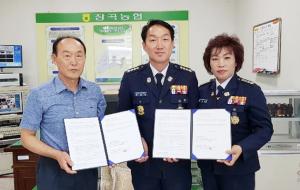 사진 왼쪽부터 임재춘 농협조합장, 곽봉식 연합회장, 박덕화 여성회장.
