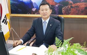 한일용 의장은 이번 제7대 마포구의회에서 전반기 부의장, 후반기 의장으로 선출돼 4년간 의장단을 이끌고 있다.