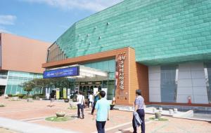 군산의 근대문화 및 해양문화를 볼 수 있는 군산근대역사박물관 전경.